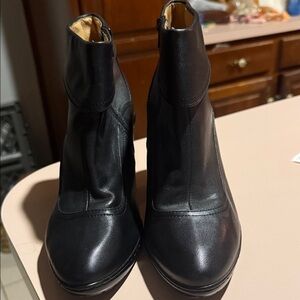 Sofft Black Leather Ankle Booties like new.